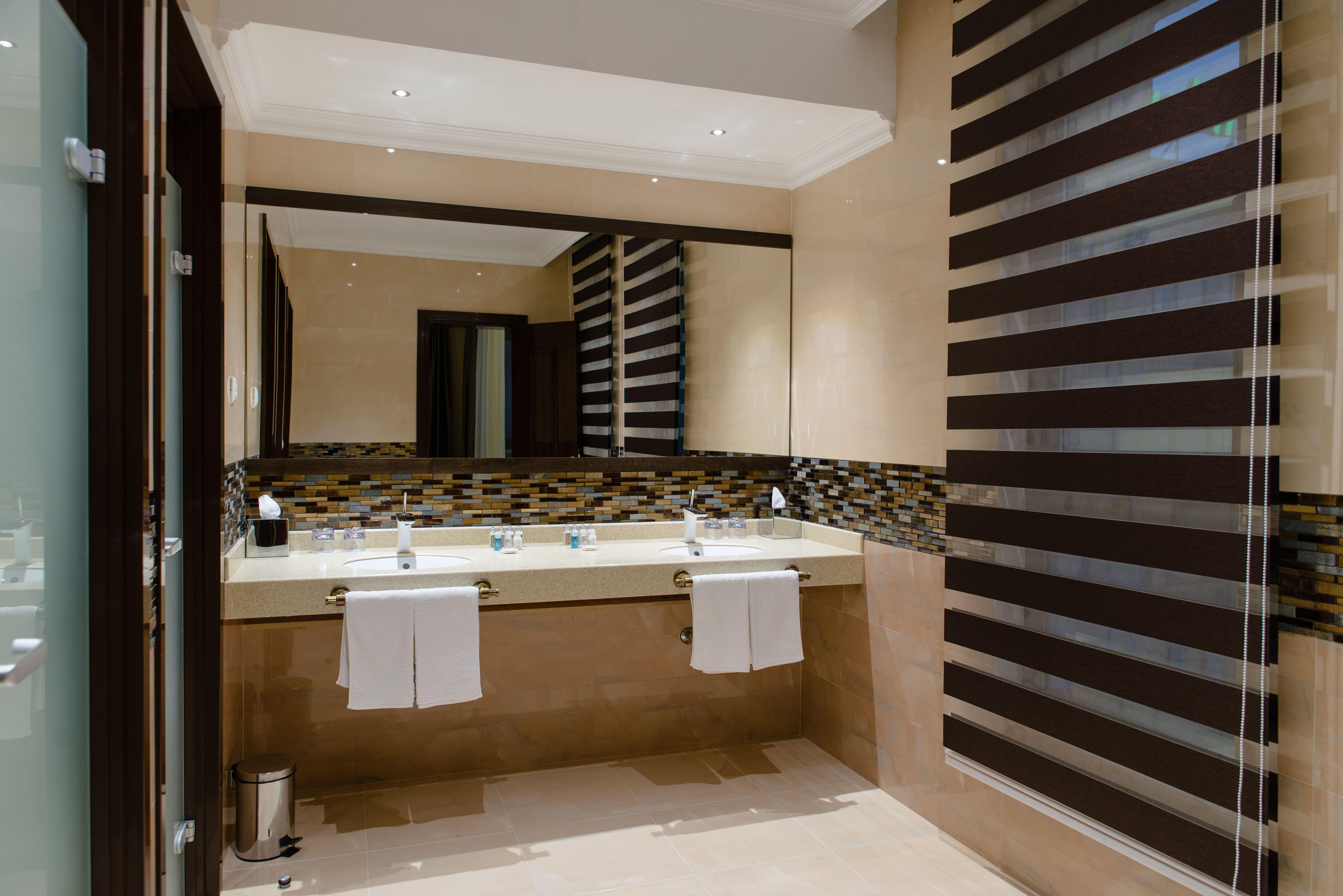 Holiday Inn Aktau By Ihg Exteriör bild