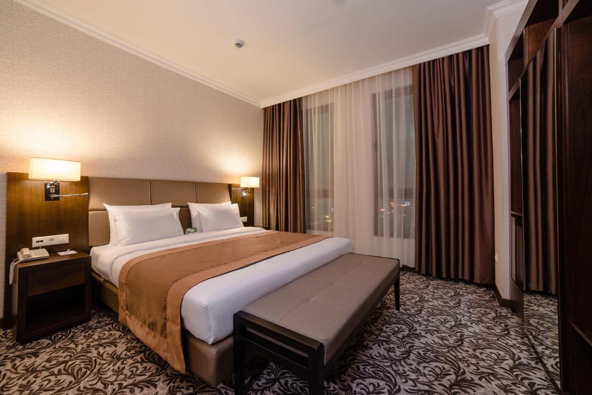 Holiday Inn Aktau By Ihg Exteriör bild