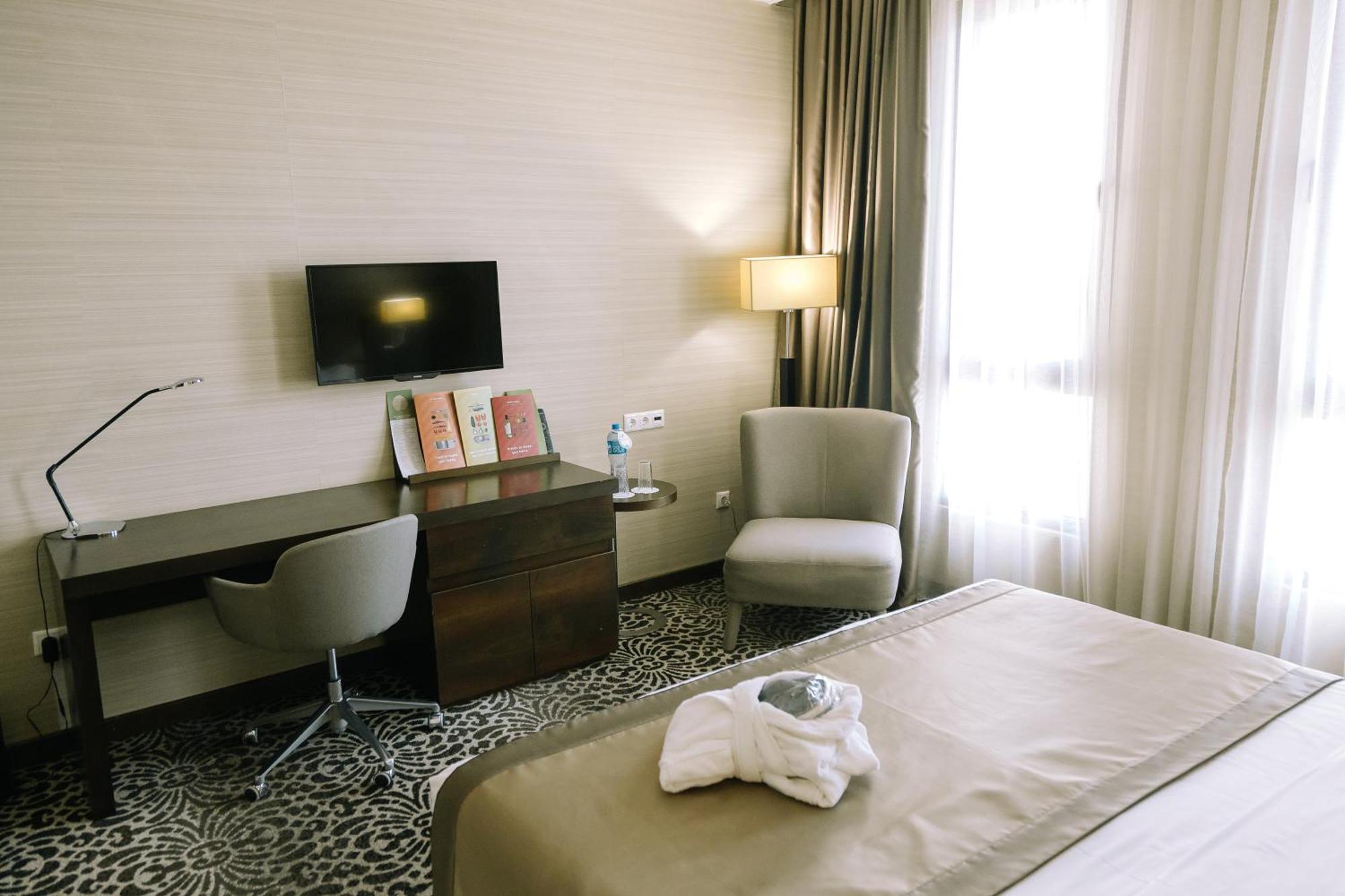 Holiday Inn Aktau By Ihg Exteriör bild