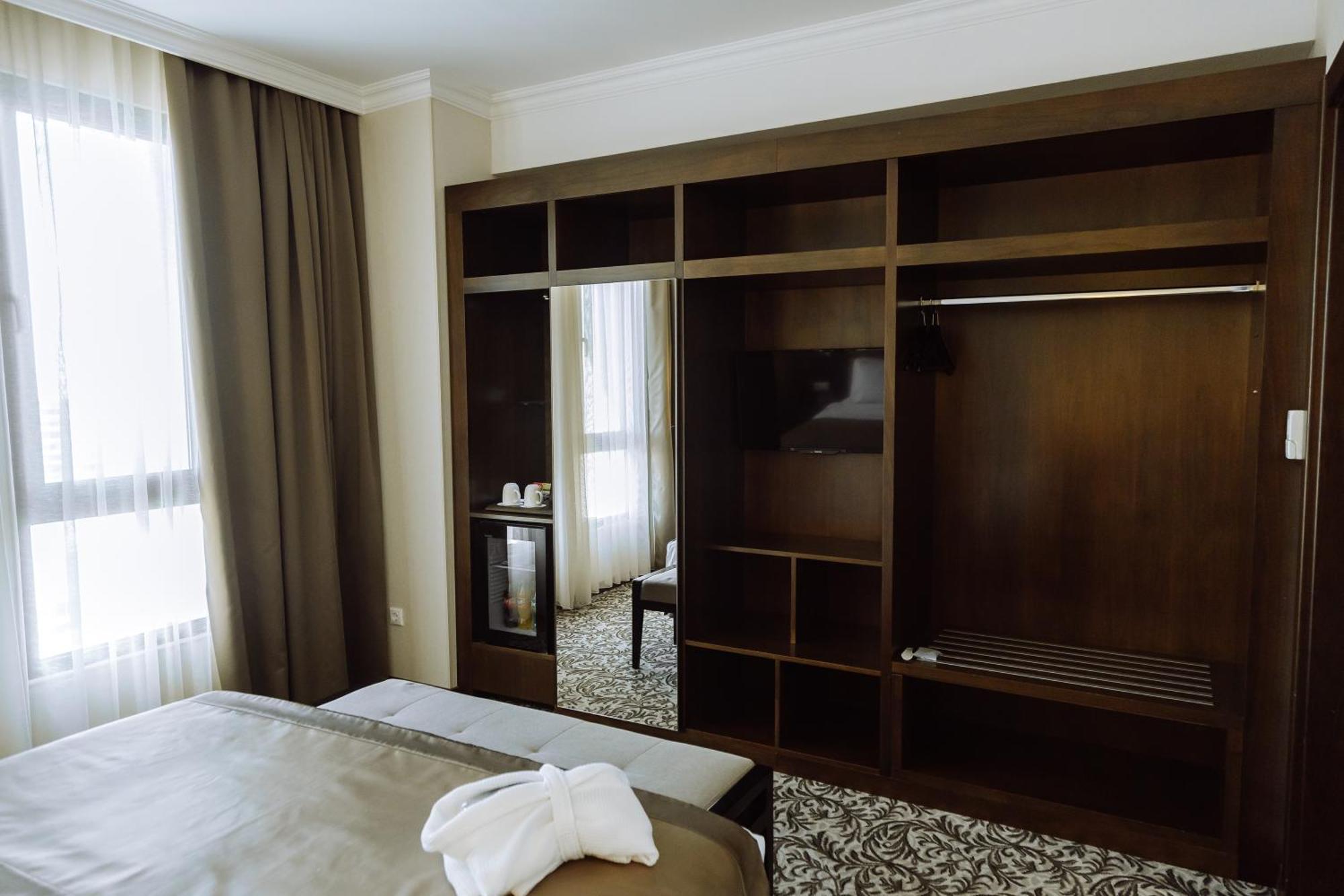 Holiday Inn Aktau By Ihg Exteriör bild